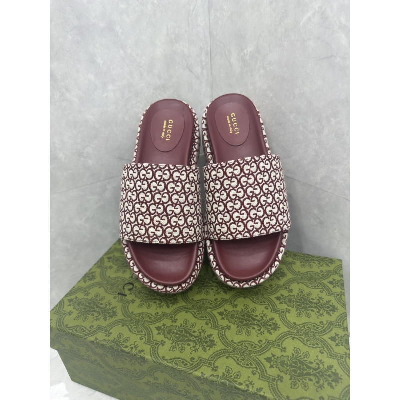 G*u*i slippers